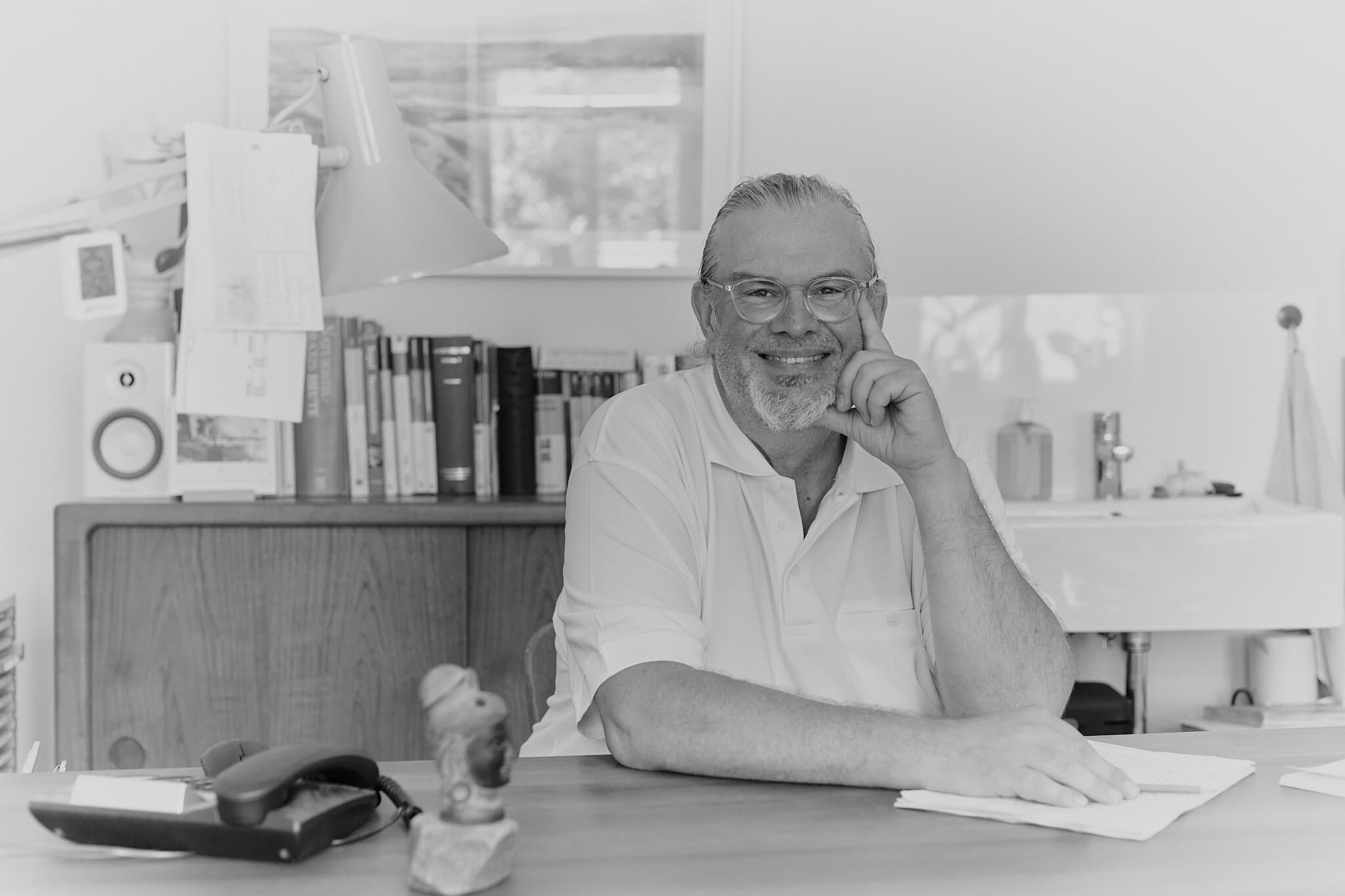 Markus Klose am Schreibtisch